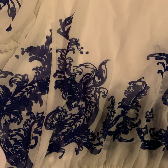 INC International Concepts White & Blue Flowy Blouse Pullover Size 10 Oversized - Picture 3 of 9